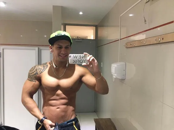 OnlyFans account  andrech34 header 1