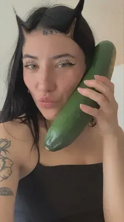 OnlyFans account  laarahells previous_avatars_1 3