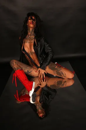 OnlyFans cuenta tattooed-nay header 2