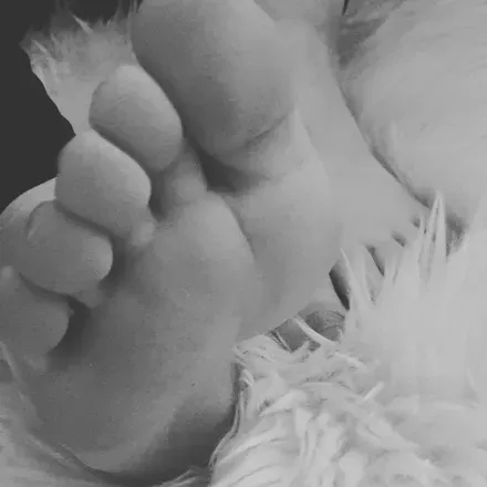 OnlyFans account  sweatygamingfeet avatar 1