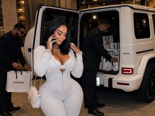 OnlyFans account  misscashout header 2