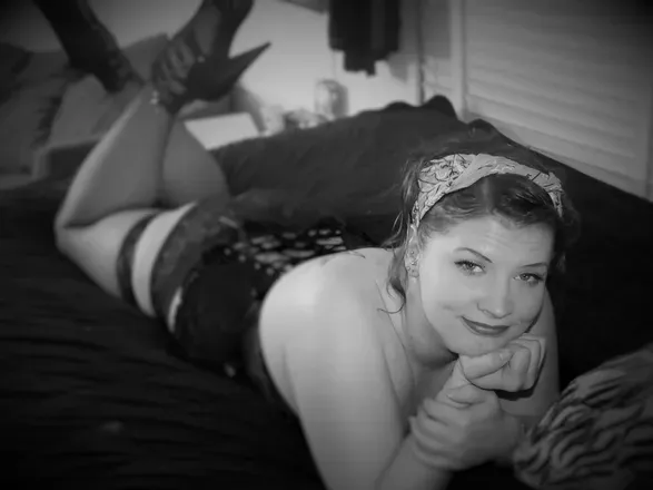 OnlyFans cuenta ursubserventchick header 2