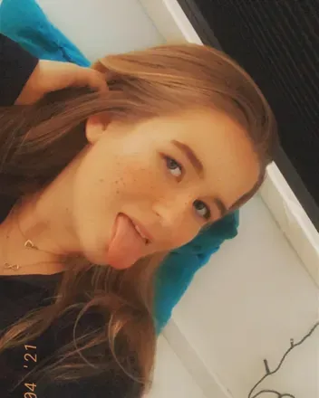 OnlyFans cuenta charlotteschi14 avatar 1