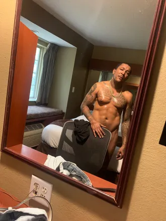 OnlyFans cuenta theputiepapi header 2