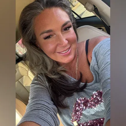 OnlyFans account  yourfriendsmother avatar 1