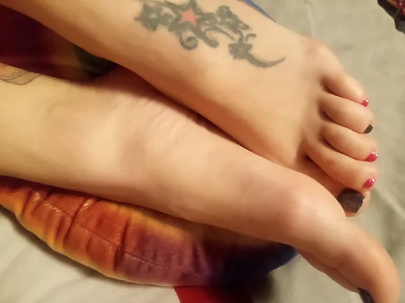 OnlyFans cuenta pinkytoez69 header 2