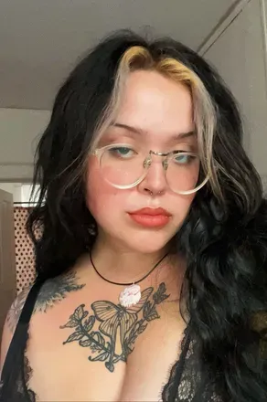 OnlyFans account  sophiathepeach avatar 1