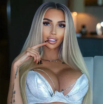OnlyFans account  vikulyaaa avatar 1