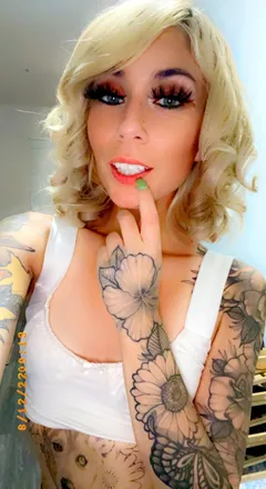 OnlyFans cuenta rosebbbi19 header 2