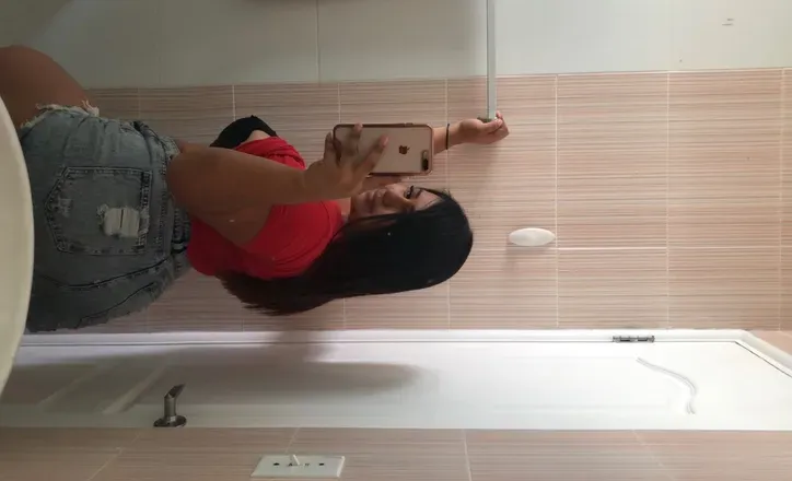 OnlyFans cuenta xlauraleonxx header 2