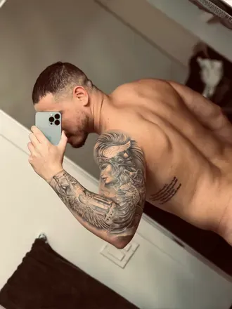 OnlyFans cuenta charlie_3o5 avatar 1