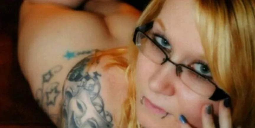OnlyFans cuenta theredqueen11 header 2