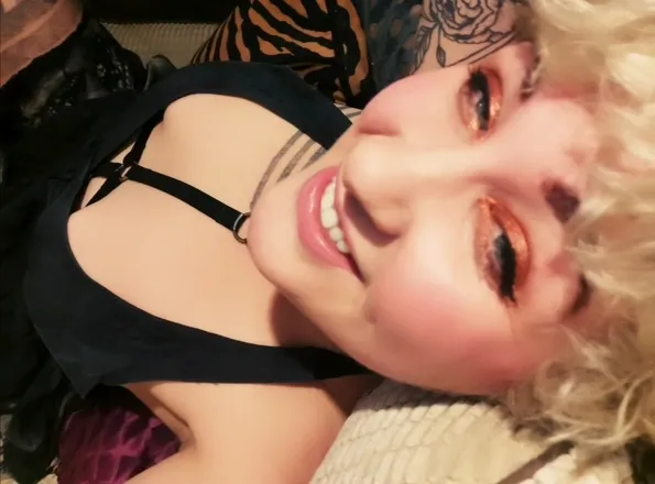 OnlyFans cuenta amourrouxx header 2