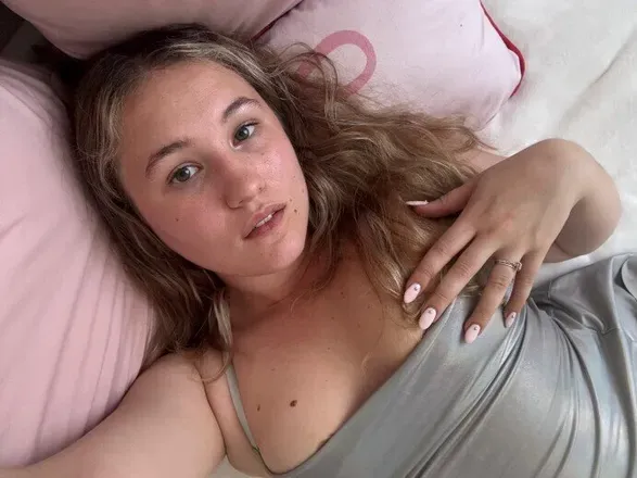 OnlyFans cuenta badevee4free header 2