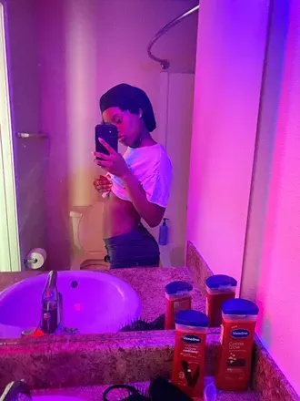 OnlyFans cuenta prettyfacecaira header 2