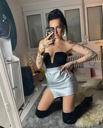 OnlyFans cuenta the_queen_m header 2