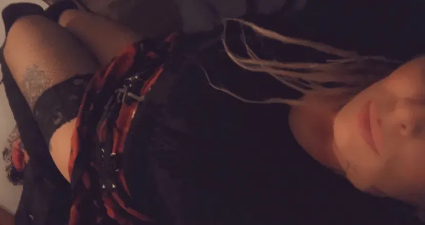 OnlyFans cuenta prettylilcatastrophe header 2