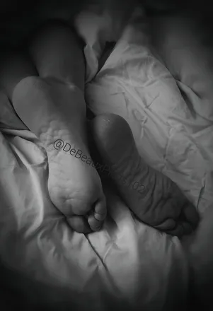 OnlyFans cuenta debeauxpieds1021 header 2