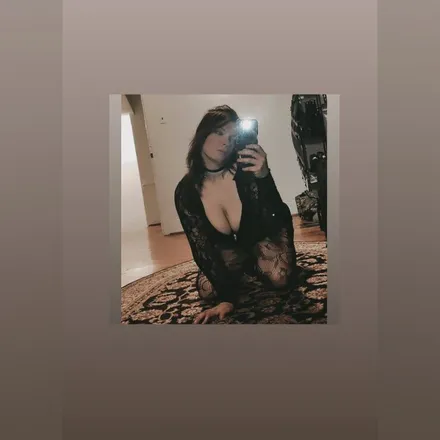 OnlyFans account  yourlovergirl4eva header 2