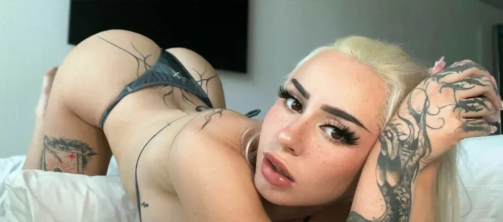 OnlyFans cuenta courtneyheart1 header 2