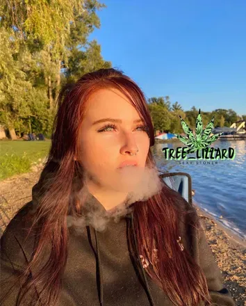 OnlyFans account  tree_lizzard avatar 1