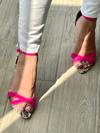 OnlyFans account  ale_essentialsandheels header 2