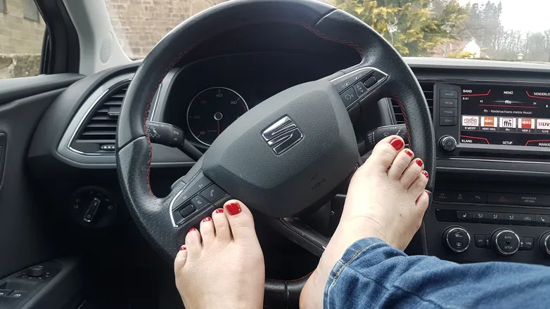 OnlyFans cuenta nelli_feet header 2