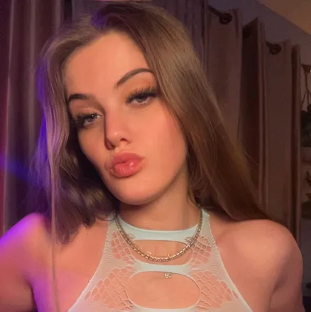 OnlyFans of chloeekums