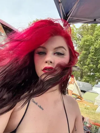 OnlyFans account  lilredridesthehood avatar 1