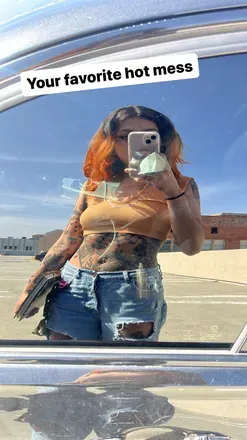 OnlyFans cuenta shes.a.riot header 2