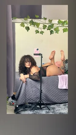 OnlyFans cuenta jessycute18 header 2
