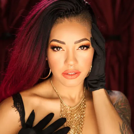 OnlyFans cuenta goldenglamazon header 2