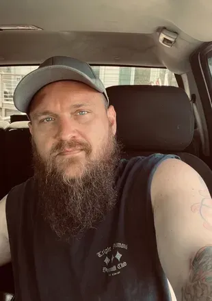 OnlyFans account  olfarmboy avatar 1