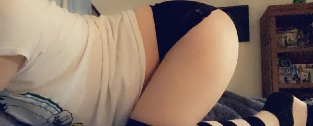 OnlyFans account  theshynerdgirl header 2