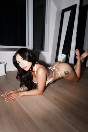 OnlyFans account  bbyvalerie header 2
