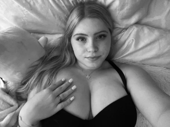OnlyFans cuenta yourfavoriteblonde4444 header 2