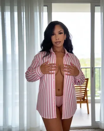 OnlyFans account  lovvergirl header 2