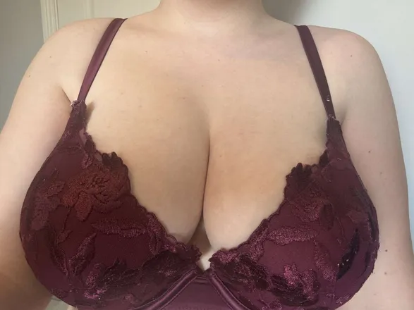 OnlyFans account  petite-playful-peach header 2