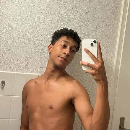 OnlyFans cuenta younggayboy_bigdick avatar 1