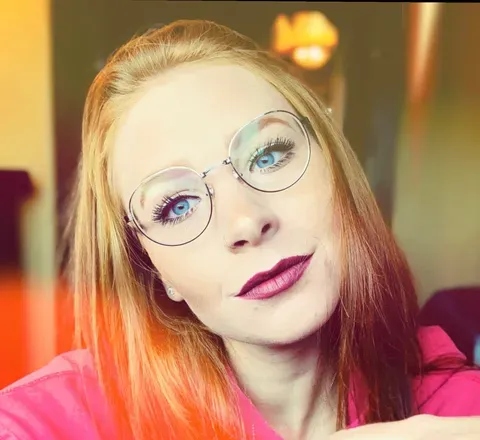 OnlyFans cuenta theredheadwonder avatar 1