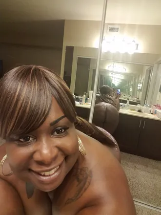 OnlyFans cuenta missfoxiebrown header 2