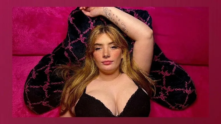 OnlyFans cuenta foxyroxy2005 header 2