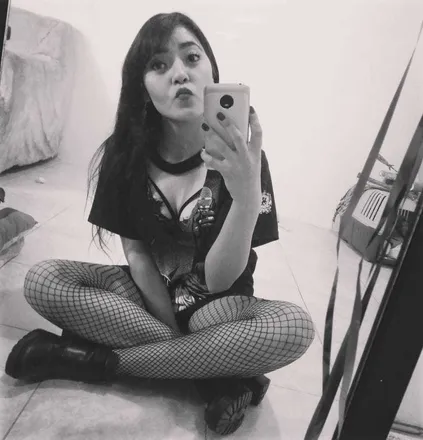 OnlyFans cuenta lau_0410 header 2