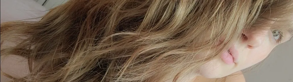 OnlyFans cuenta yourlittlesecret_xx header 2