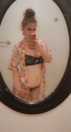 OnlyFans cuenta yourfavoritewhitegirl585 header 2