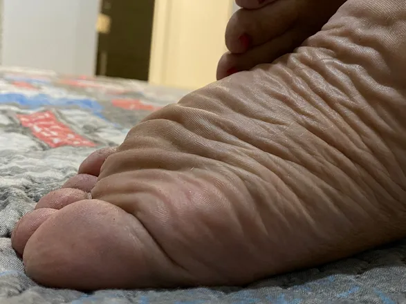 OnlyFans cuenta deasmellfeet header 2
