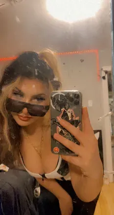 OnlyFans cuenta roses_money_dark avatar 1