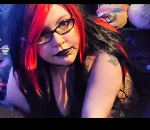 OnlyFans cuenta queenicebitch header 2