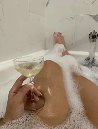 OnlyFans account  palomachampagne header 2