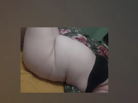 OnlyFans account  pillow.princess header 2